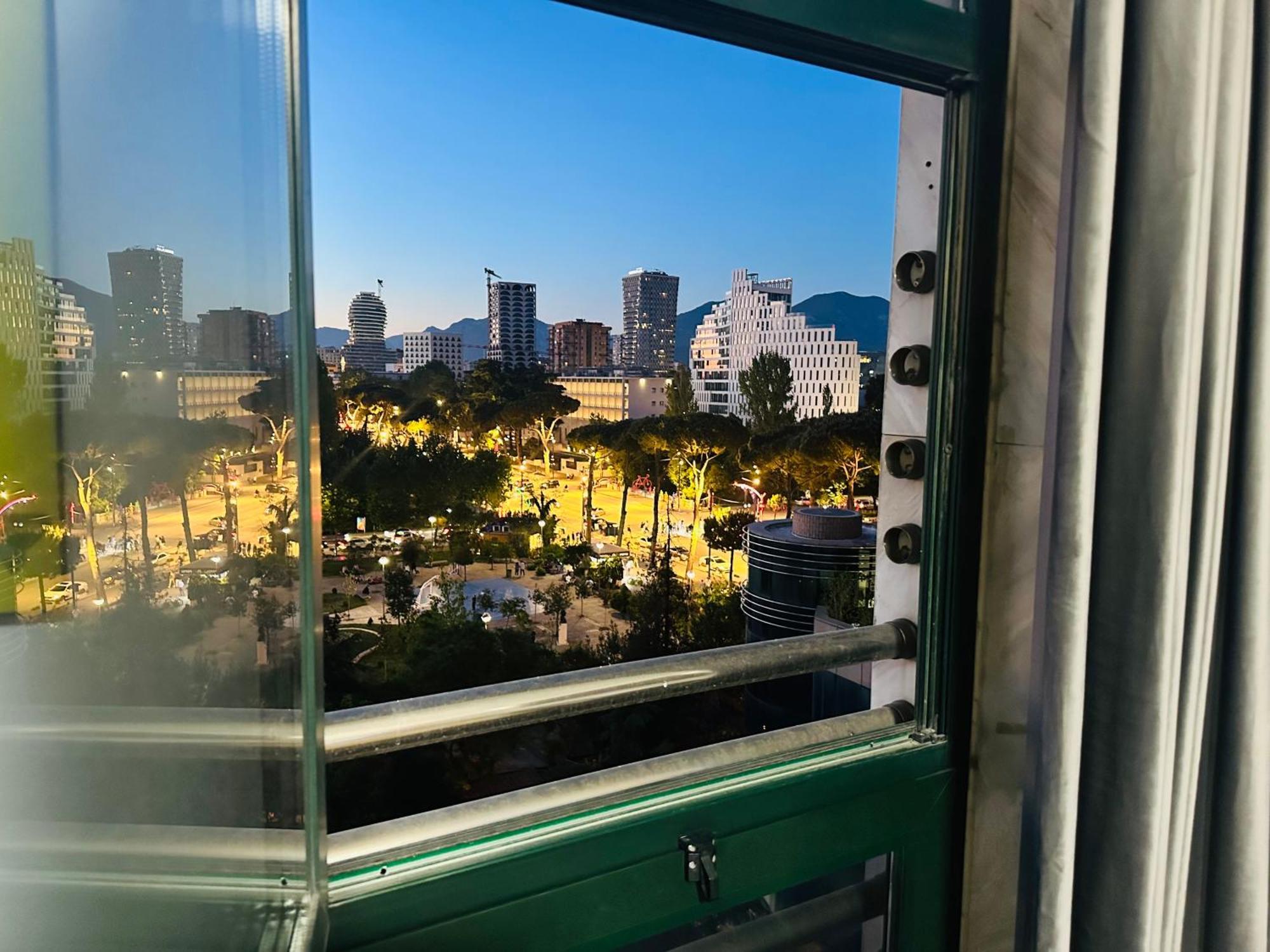 Amo Tower Tirana Center Apartment Екстериор снимка